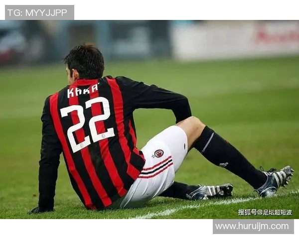 《足球球星队友关系揭秘:从默契配合到场外友谊,塑造传奇历史》 《足球球星队友关系揭秘:从默契配合到场外友谊,塑造传奇历史》